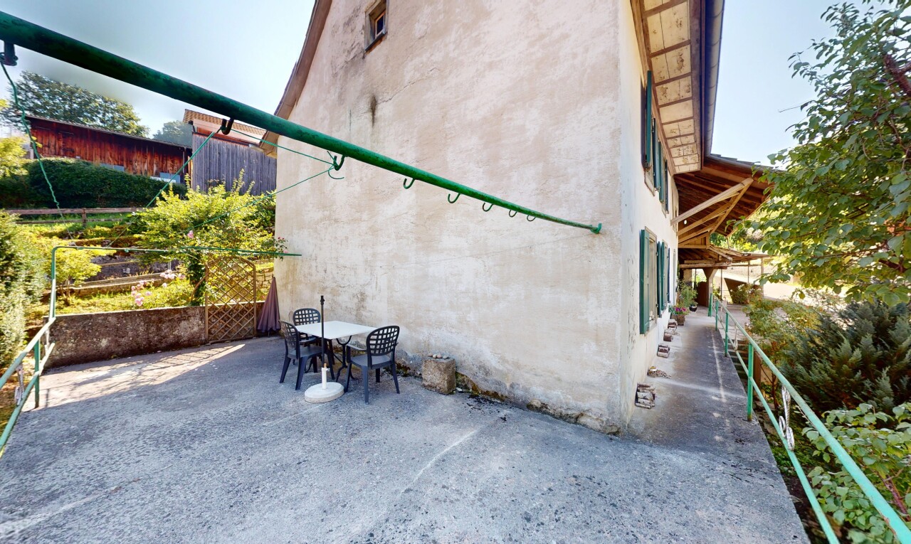 terrasse avec terrasse, property visible, day time, et clôture