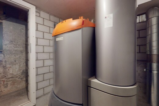 détails avec attic / basement / garage, wall / siding, et interior