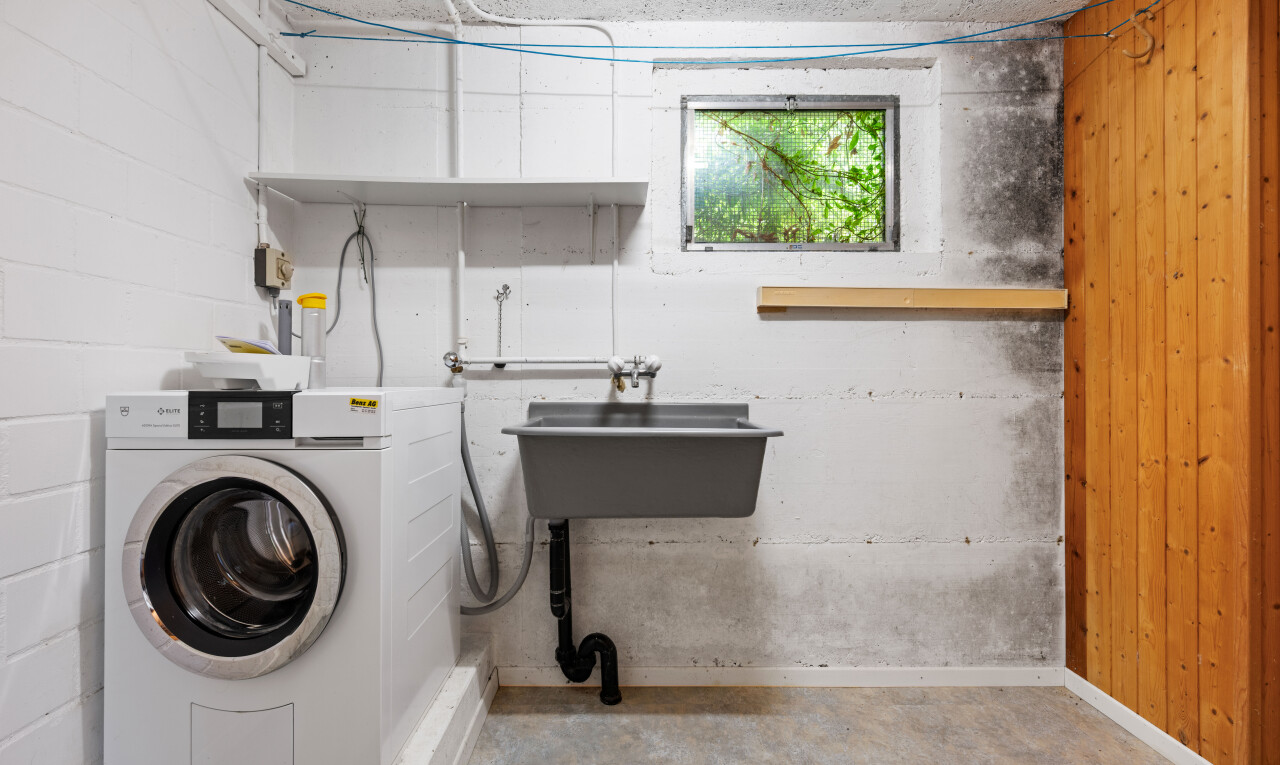 wäschekammer mit keller, inside property, betonboden, concrete floor, und waschbecken