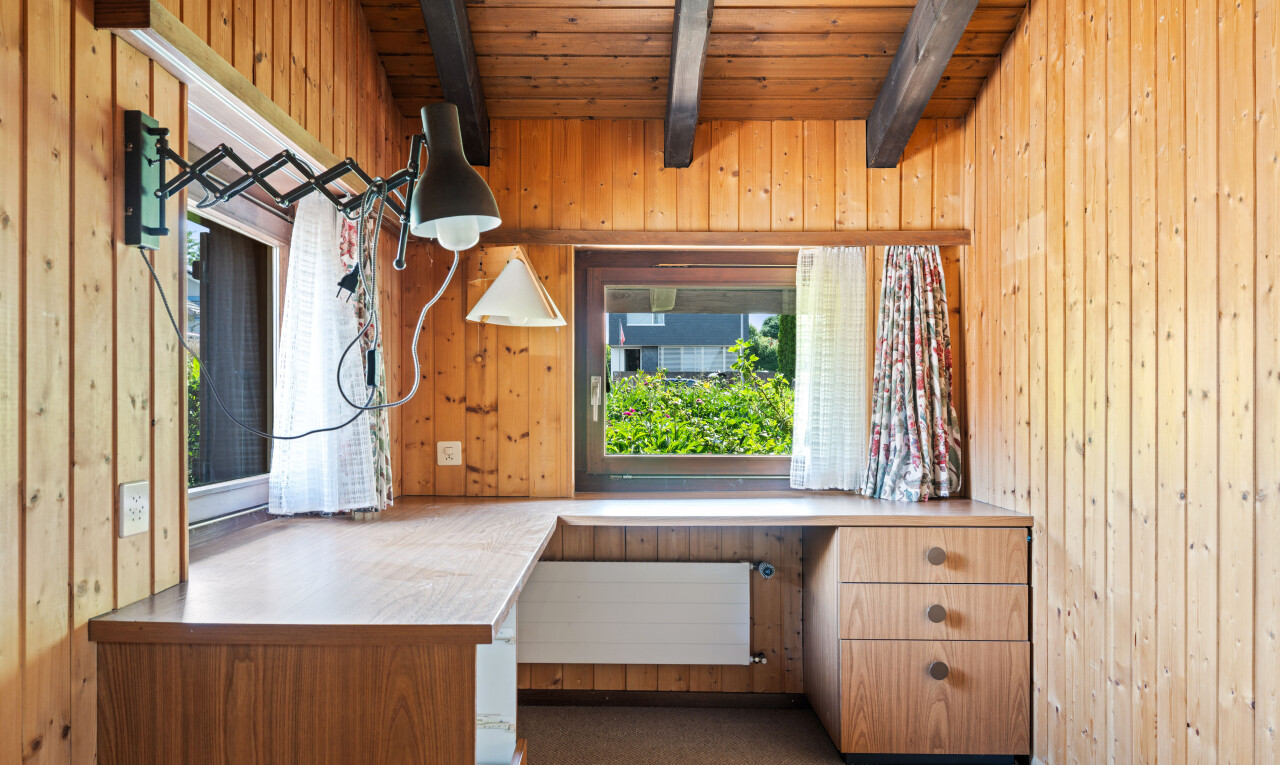 küche mit holzwand, wood wall, balkendecke, beamed ceiling, und arbeitsplatten