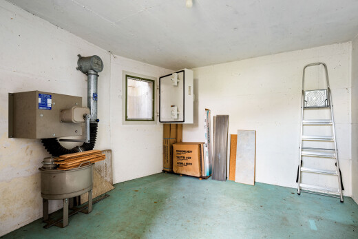 leerer raum mit inside property, betonboden, concrete floor, gipskartonwand, und drywall