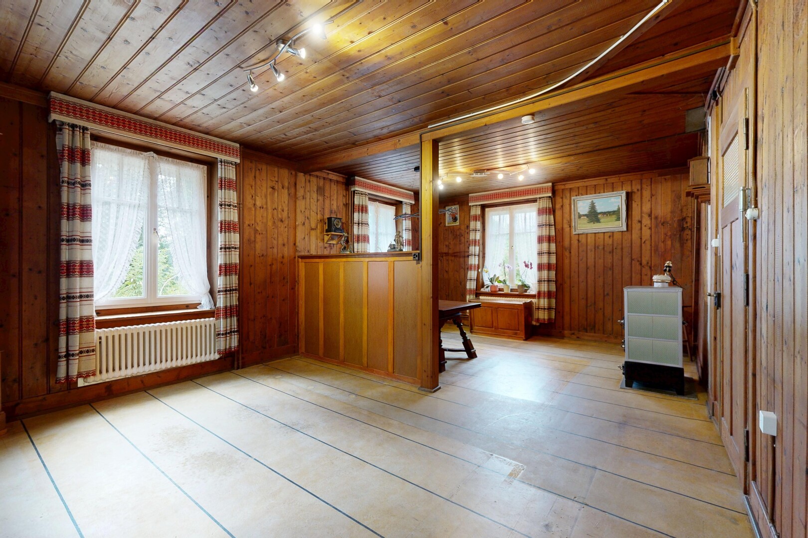 pièce vide avec éclairage sur rail, radiateur, wood wall, mur en bois, et wood ceiling