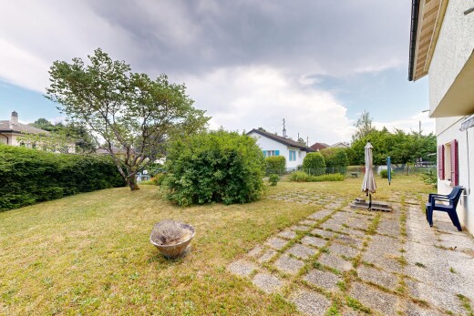 jardin avec from property, pelouse, terrasse, et day time