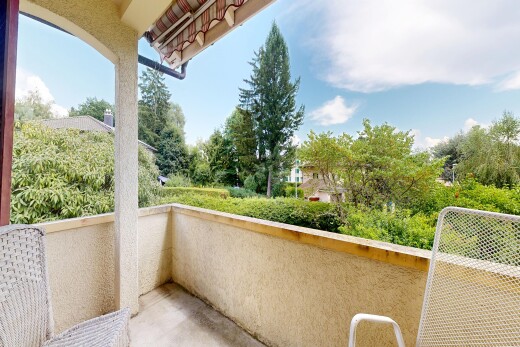 balcon avec from property, balcon, et day time