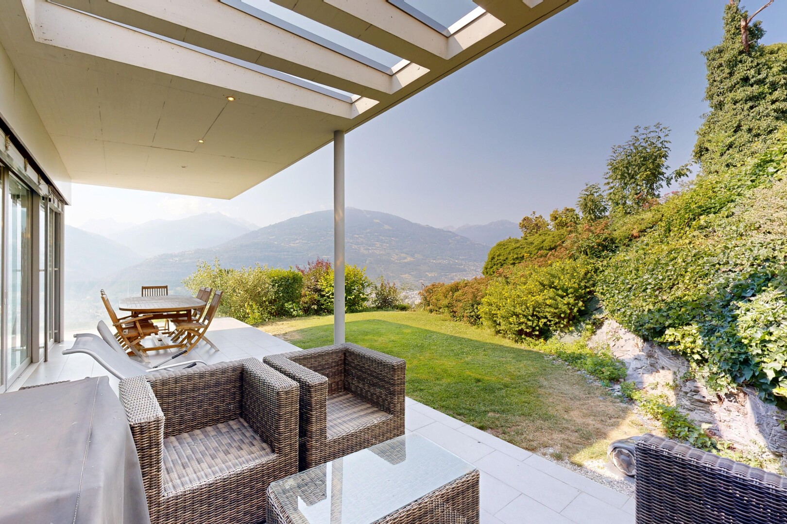 terrasse avec pelouse, terrasse, from property, mountain view, et vue sur la montagne