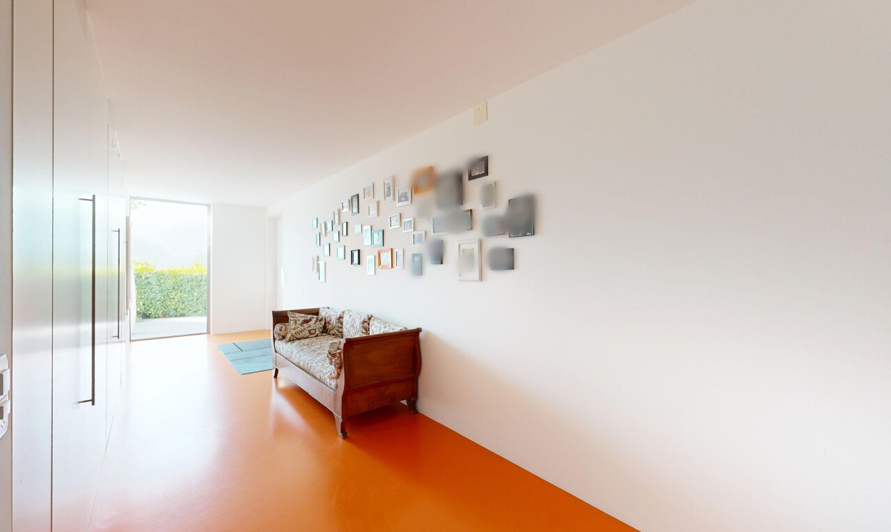 salon avec drywall, cloison sèche, natural light, lumière naturelle, et inside property