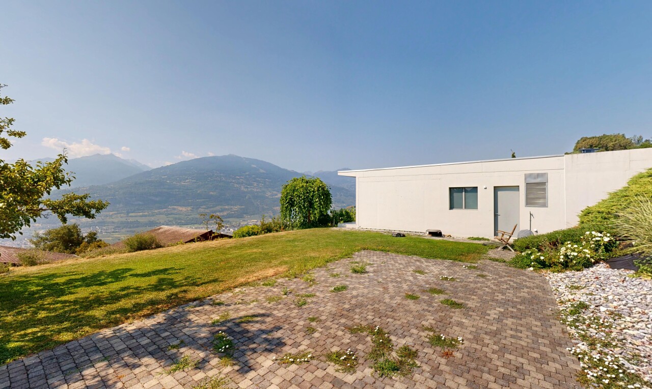 façade avec mountain view, vue sur la montagne, bardage en stuc, day time, et from property