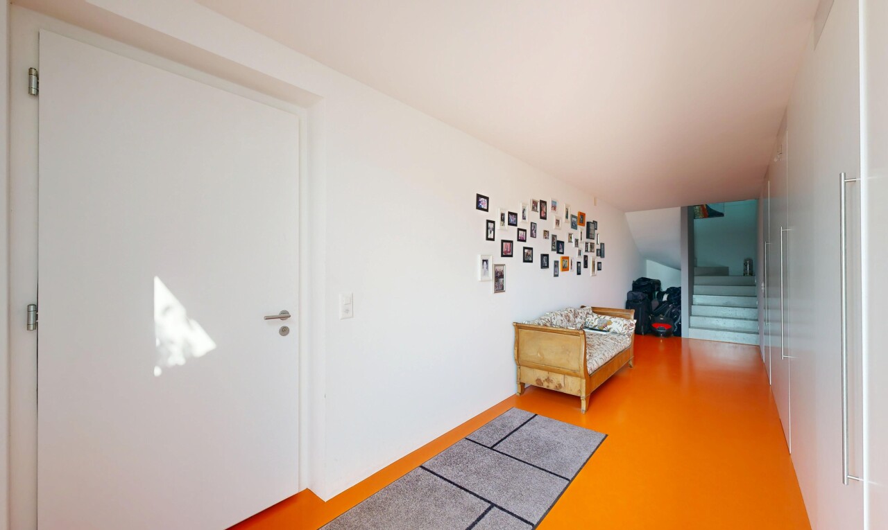 couloir avec escaliers, inside property, cloison sèche, et drywall
