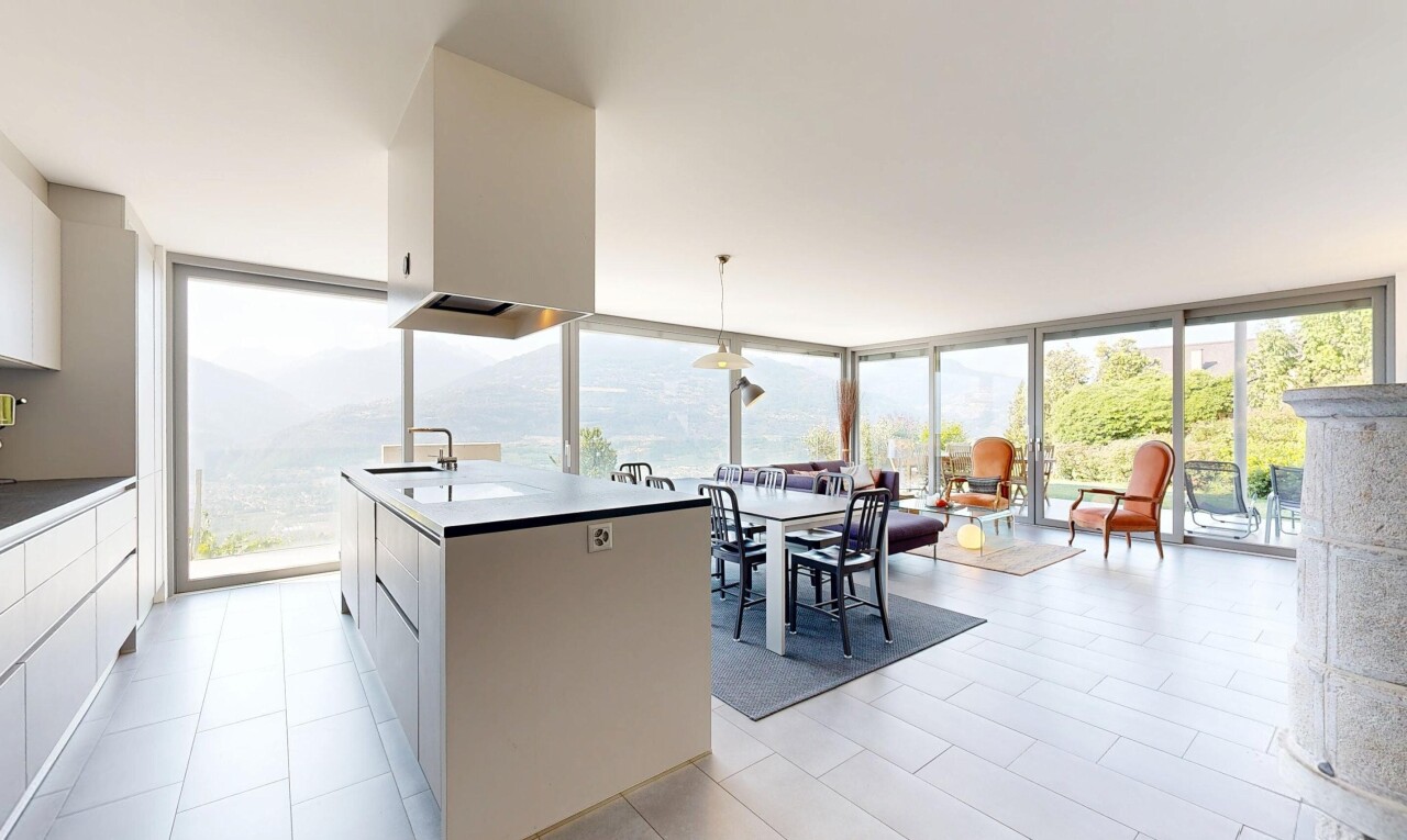cuisine avec light floor, éclairage suspendu, pendant lighting, armoires à panneau plat, et flat panel cabinets