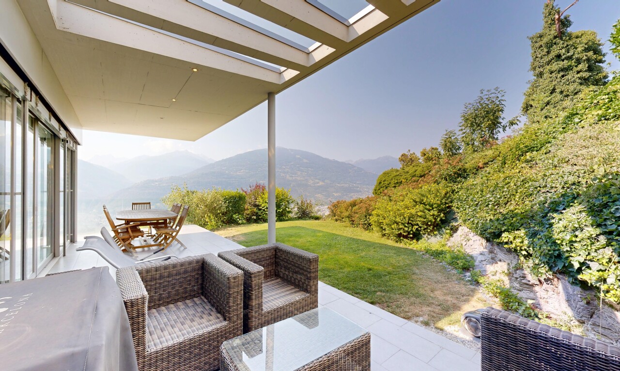 terrasse avec pelouse, terrasse, from property, mountain view, et vue sur la montagne