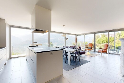 cuisine avec light floor, éclairage suspendu, pendant lighting, armoires à panneau plat, et flat panel cabinets