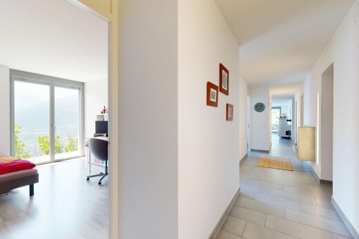 couloir avec inside property, espace bureau, lumière naturelle, natural light, et cloison sèche