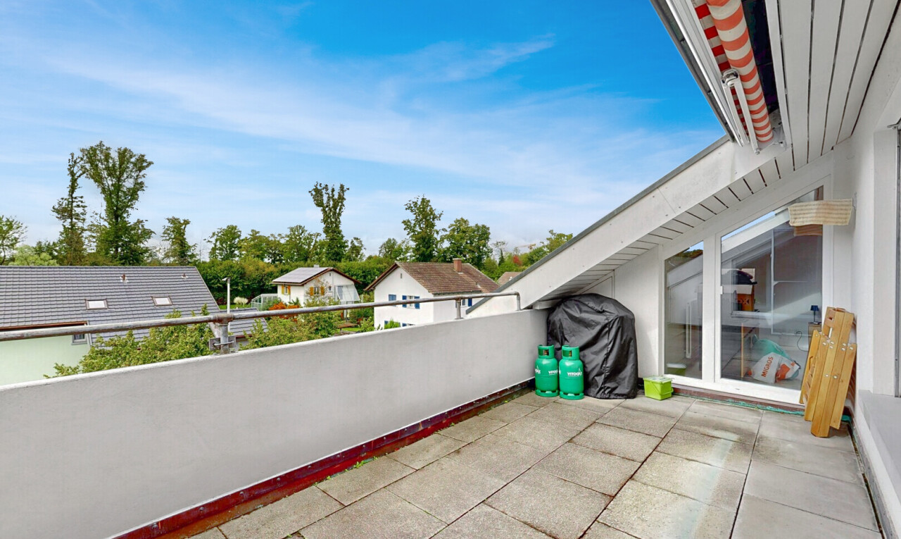 patio / terrace featuring a patio and a residential view