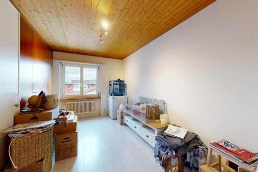 chambre avec lumière naturelle, natural light, radiateur, inside property, et plafond en bois
