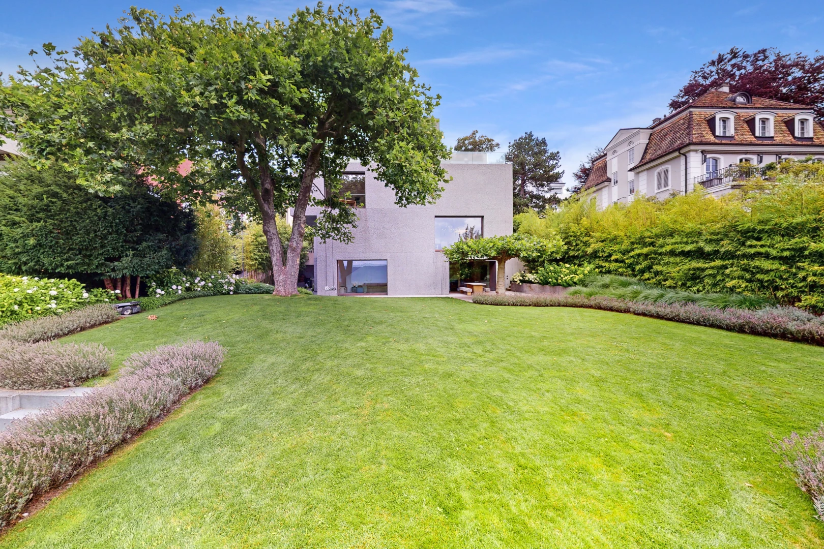 garten mit rasen, property visible, und day time