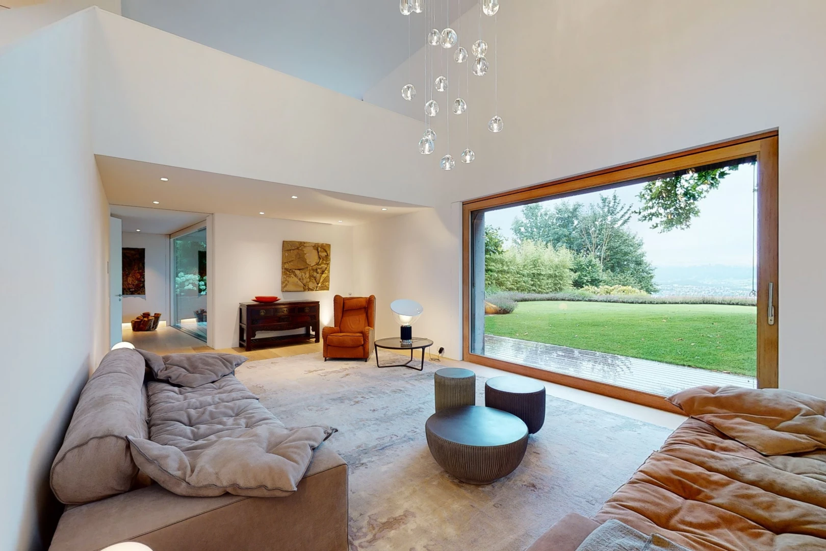 wohnzimmer mit gipskartonwand, drywall, inside property, natürliches licht, und natural light