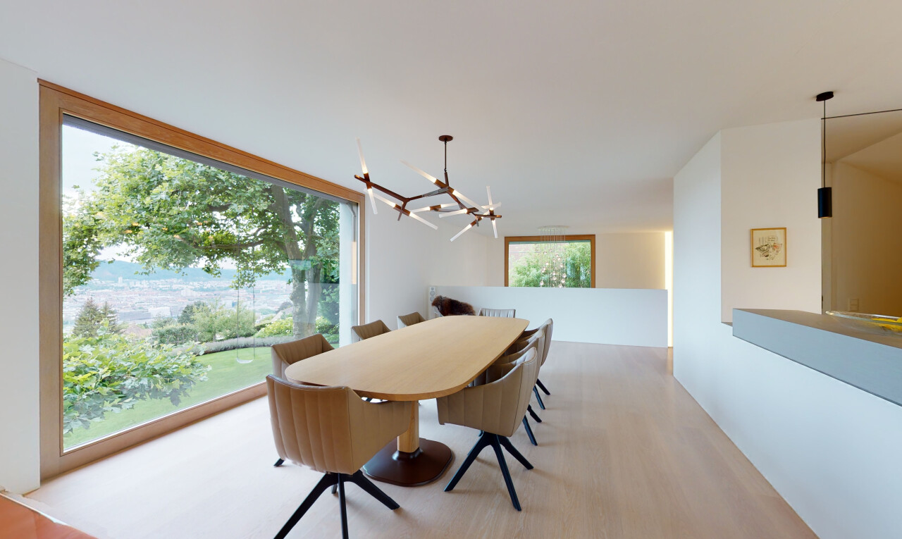 esszimmer mit inside property, gipskartonwand, drywall, bemerkenswerter kronleuchter, und natürliches licht