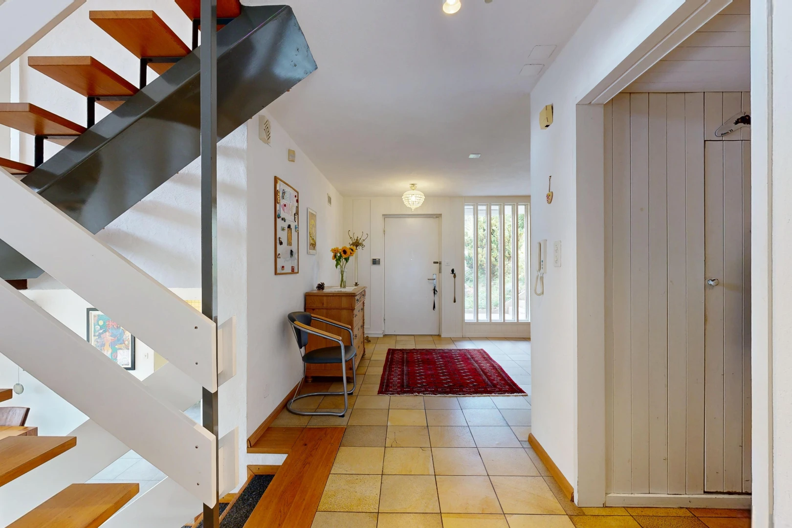 halle / korridor mit treppen, außenzugang, drywall, gipskartonwand, und light floor
