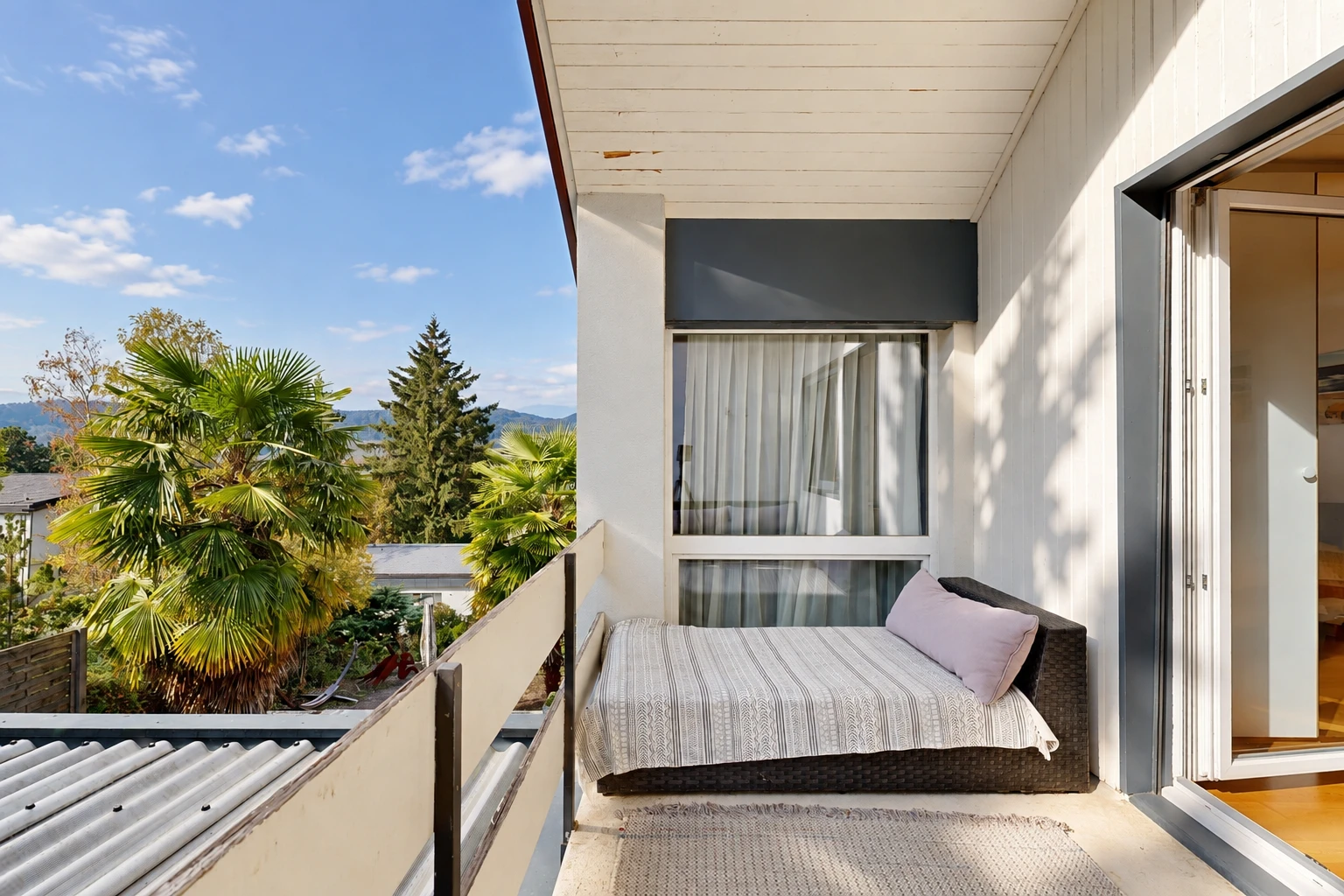 balkon mit balkon, day time, from property, und view focus