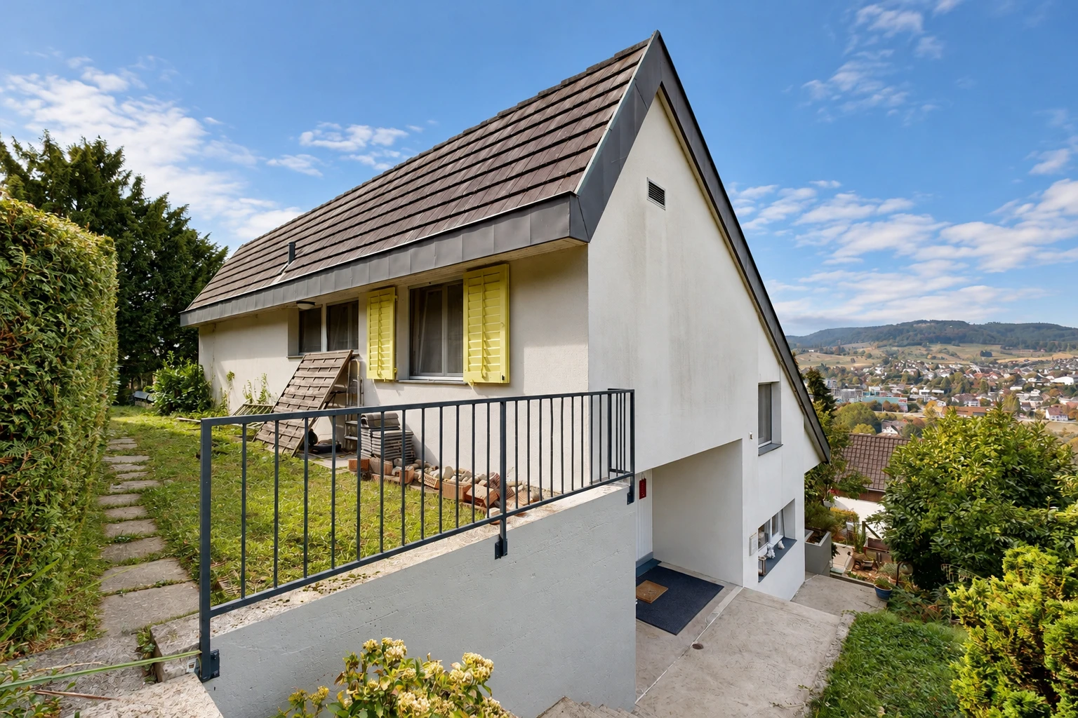 außenansicht mit stuckverkleidung, property visible, und day time