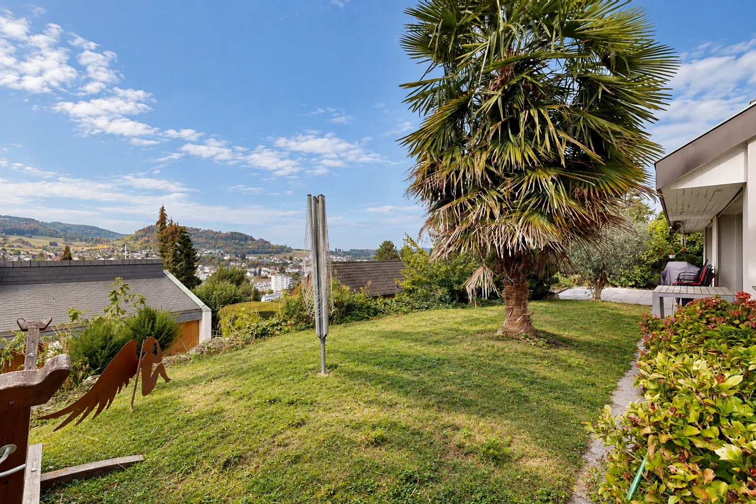 garten mit from property, rasen, day time, und view focus