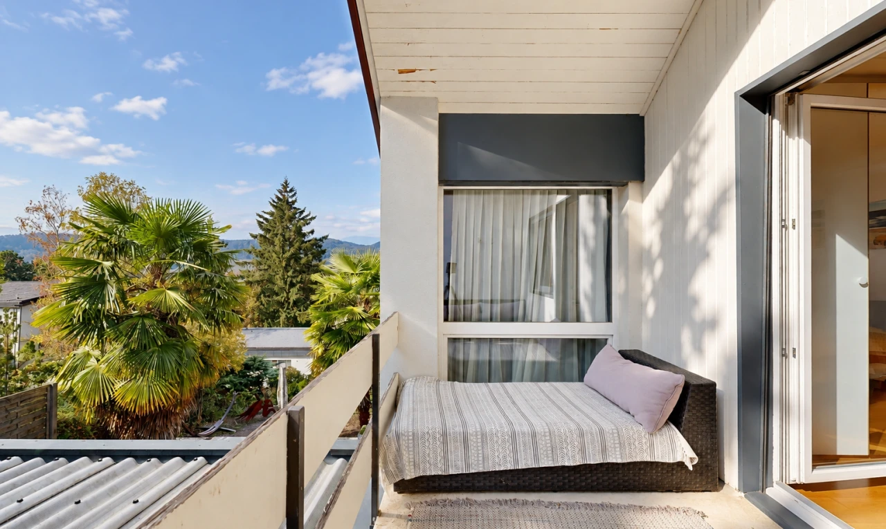 balkon mit balkon, day time, from property, und view focus