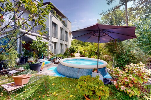 schwimmbad mit terrasse, day time, und whirlpool