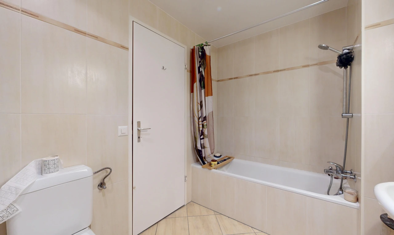 full bathroom featuring tiled shower / bath and light tile patterned flooring