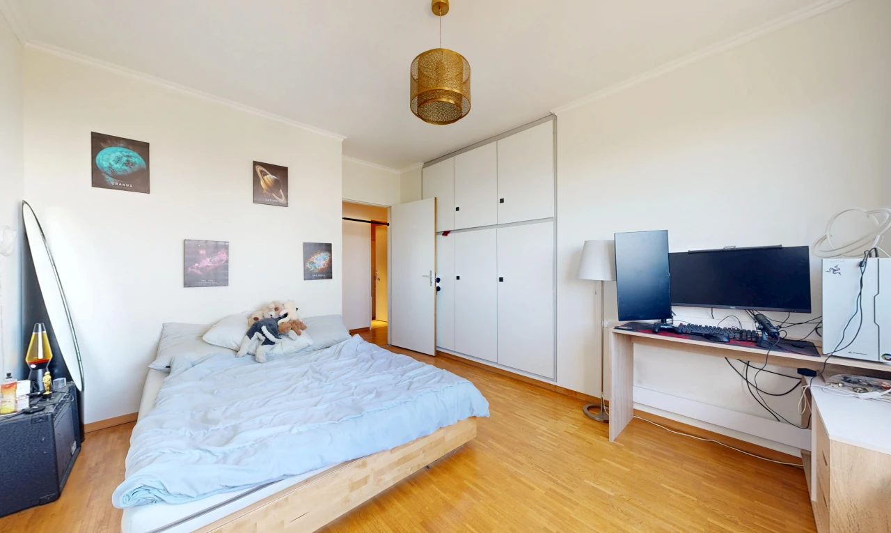room with ornamental molding, a closet, and light wood-type flooring