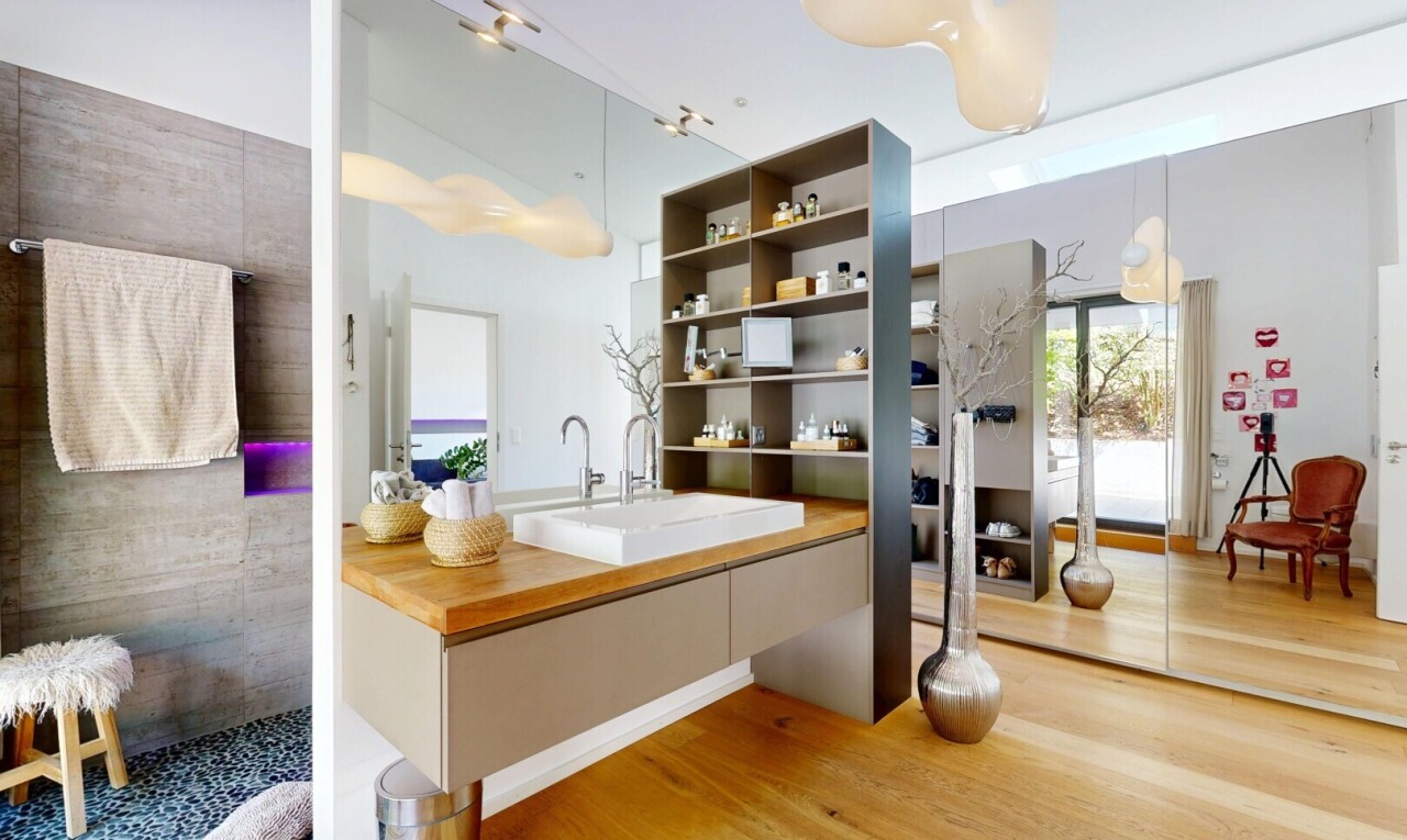 küche mit arbeitsfläche, butcher block countertops, light countertops, wood finish floor, und holzfußboden