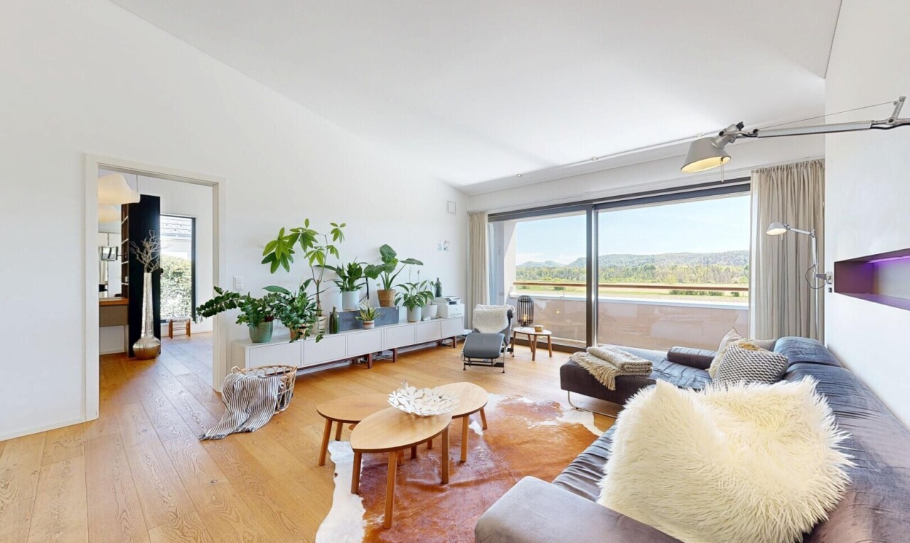 wohnzimmer mit inside property, wood finish floor, holzfußboden, drywall, und gipskartonwand