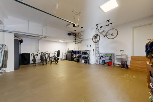 fitnessstudio mit concrete floor, finished concrete floor, inside community, und drywall