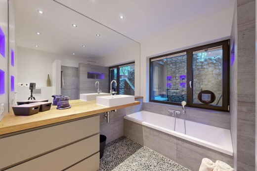 bad mit komplettes badezimmer, bad, inside property, waschbecken, und dusche