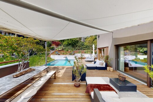 terrasse mit deck, schwimmbad, wohnraum im freien, und from property