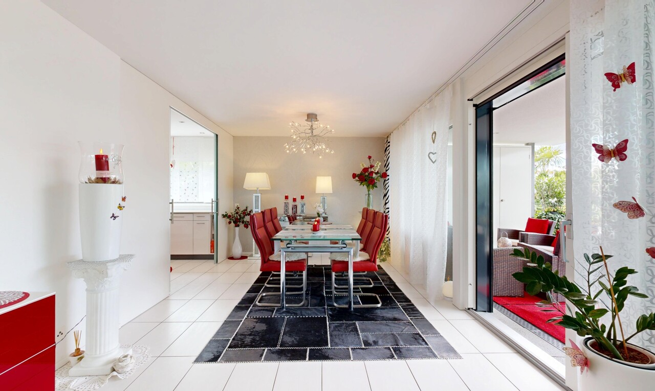 salle à manger avec inside property, sol en carrelage, tile floor, cloison sèche, et drywall