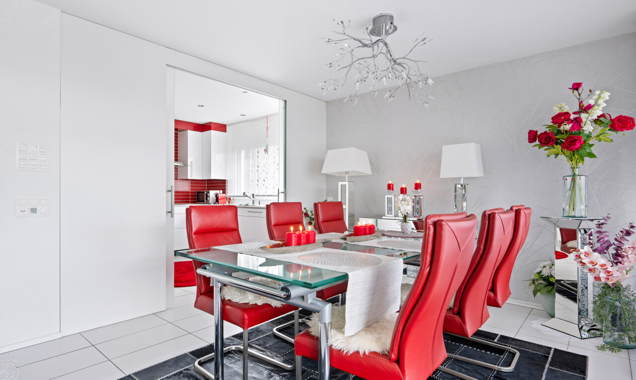 esszimmer mit inside community, tile floor, fliesenboden, natural light, und natürliches licht