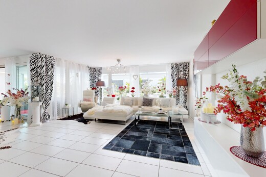 salon avec inside property, sol en carrelage, tile floor, lumière naturelle, et natural light