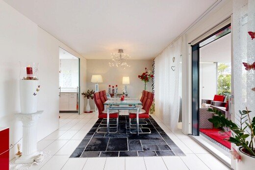 salle à manger avec inside property, sol en carrelage, tile floor, cloison sèche, et drywall