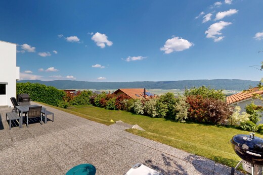 terrasse mit from property, rasen, und day time