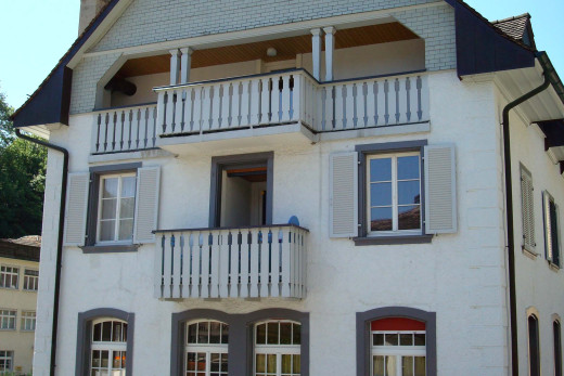 außenansicht mit balkon