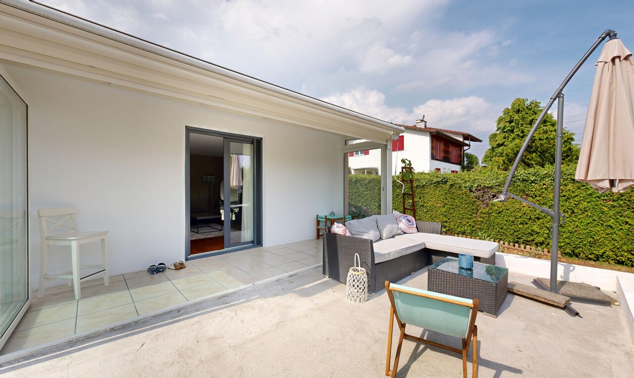 terrasse mit wohnraum im freien, from property, terrasse, und day time