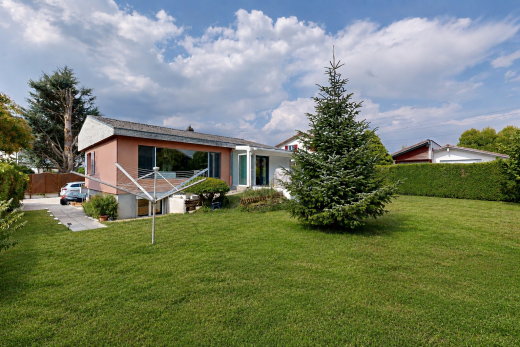 outdoor house featuring stucco siding