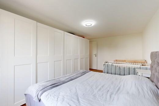 room / bedroom featuring a closet