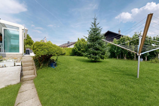 garden featuring a lawn