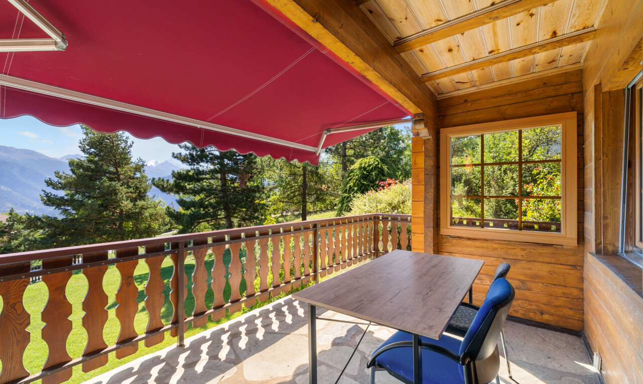 terrasse avec auvent et day time