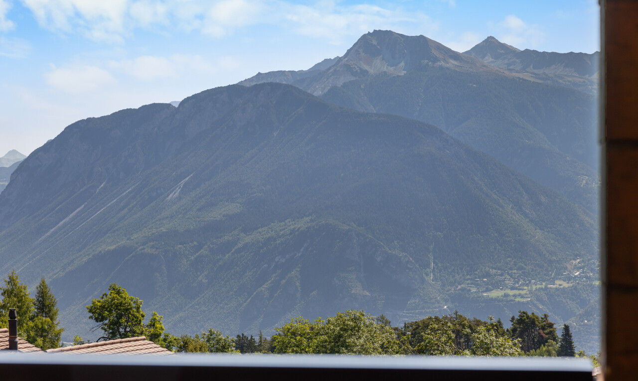 vue sur la montagne avec mountain view, vue sur la montagne, day time, et from property