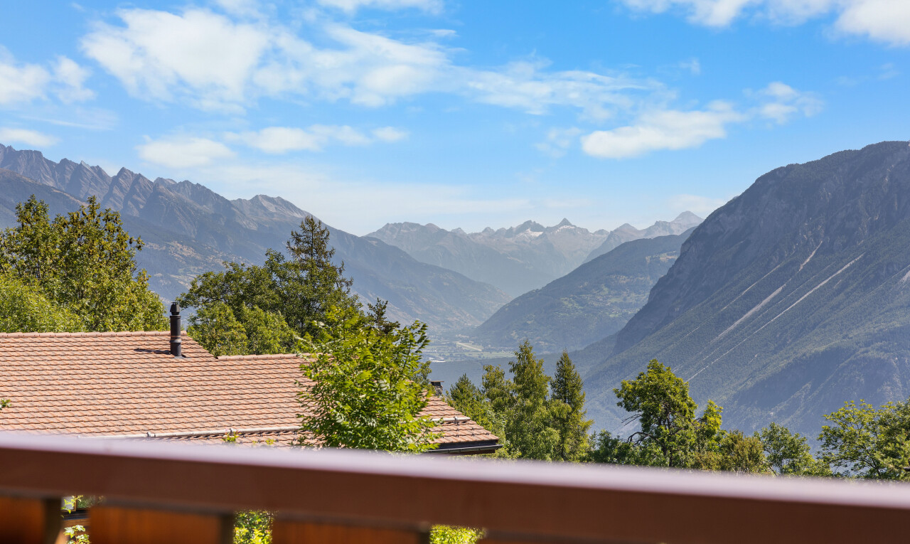 vue sur la montagne avec mountain view, vue sur la montagne, day time, et from property