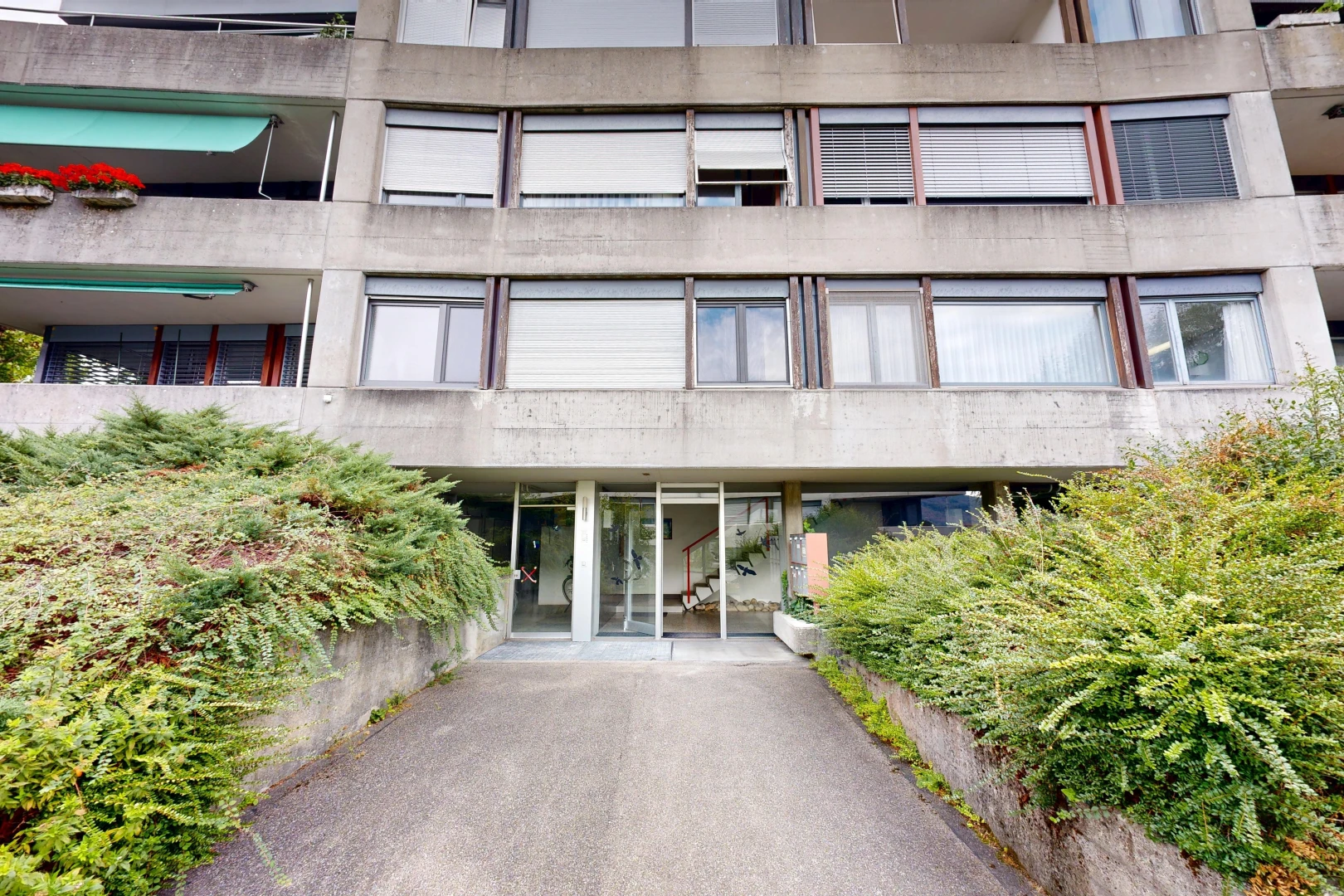 extérieur du bâtiment avec vue sur le complexe d'appartements, apartment complex view, et from community