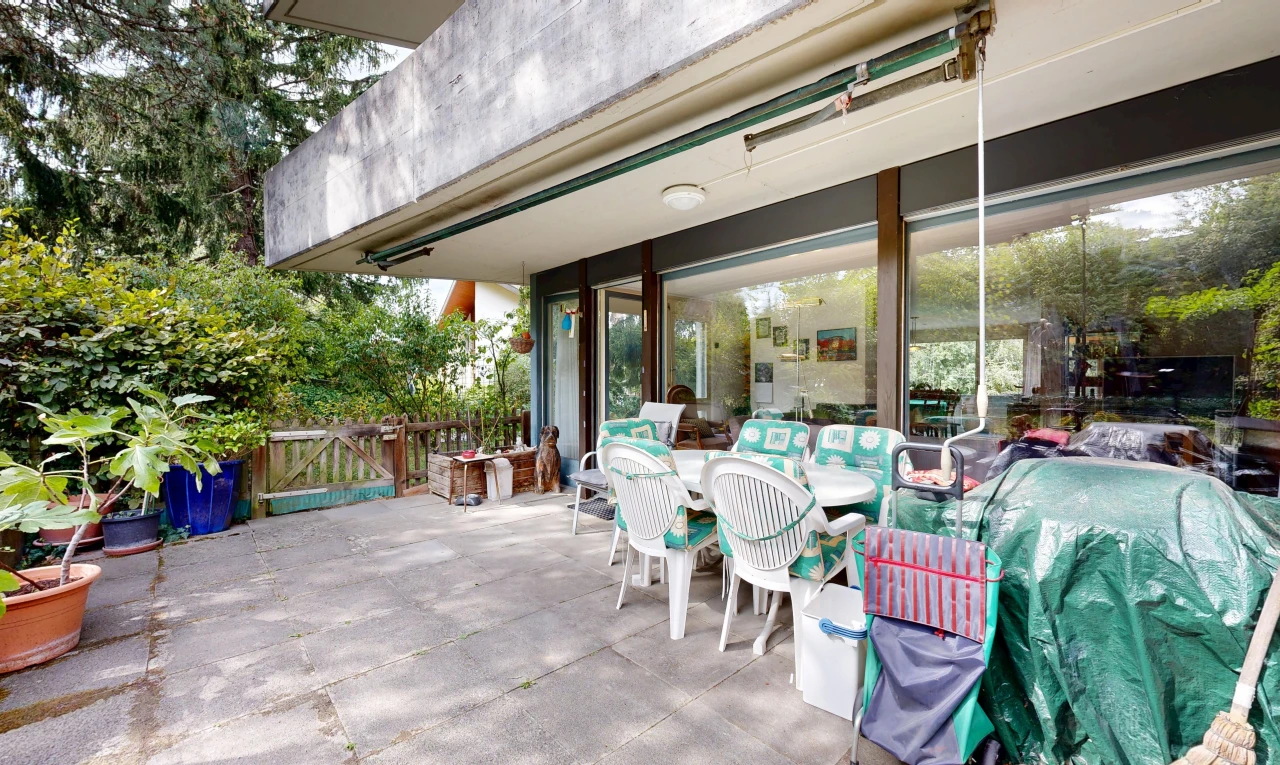 terrasse avec from property, terrasse, et coin repas extérieur