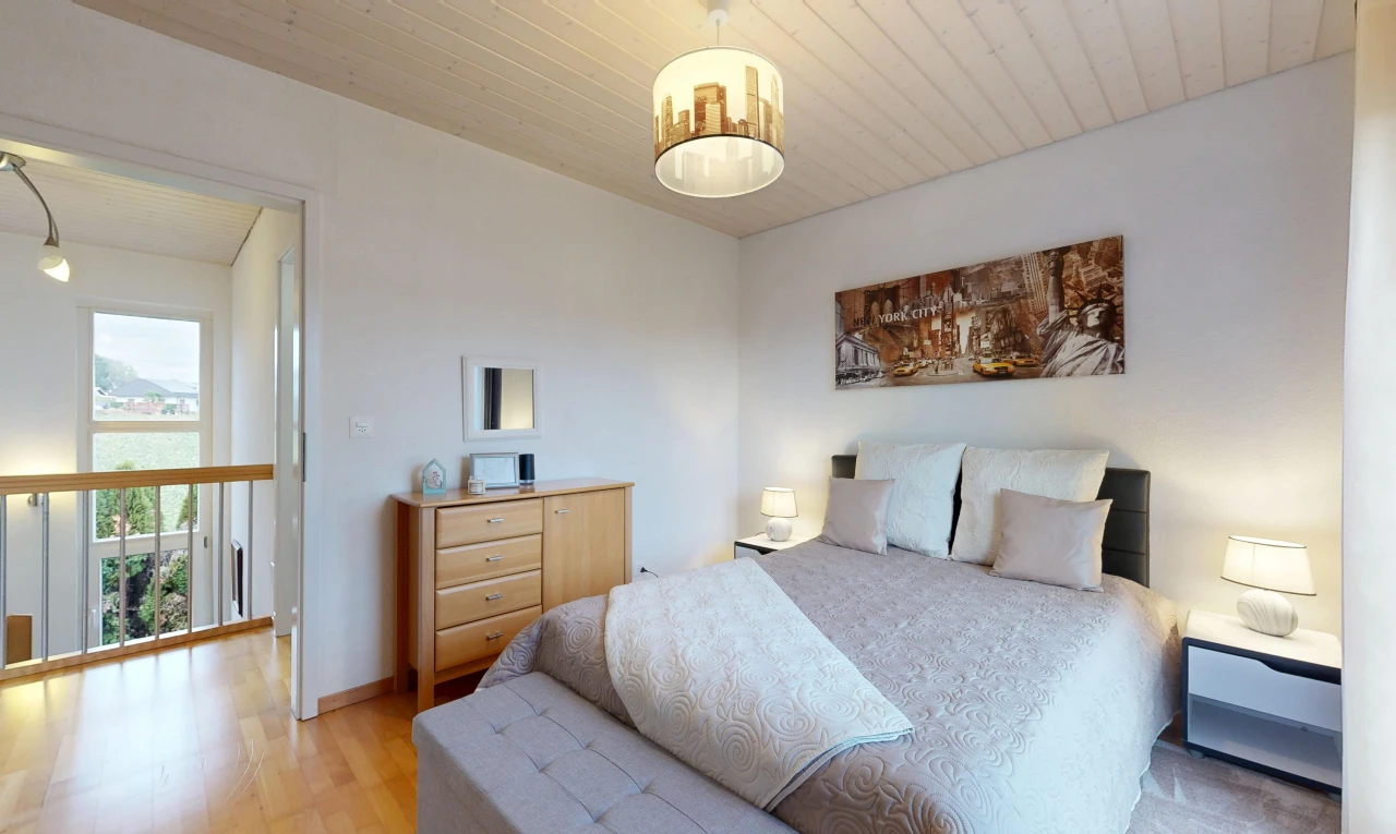chambre avec cloison sèche, drywall, plafond en bois, wood ceiling, et inside property